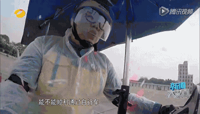 泗洪交警开展“拆除取缔二轮电动车加装篷伞”专项行动