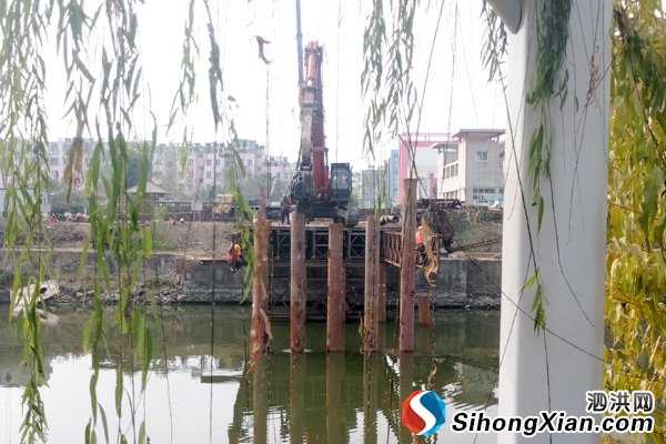 泗洪青阳南北大桥改造封路在即 正在搭建临时铁桥通往青小